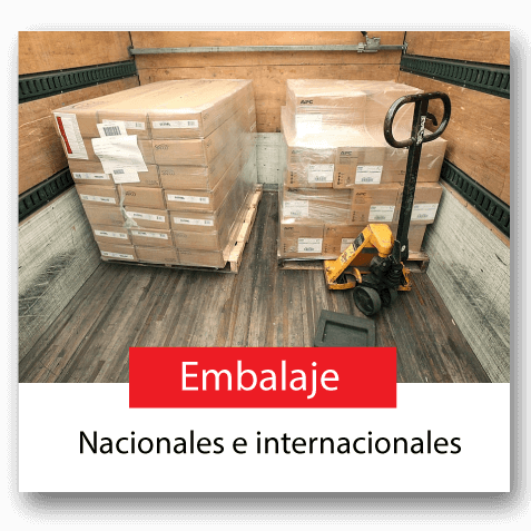 Carga paletizada y protegida para transporte